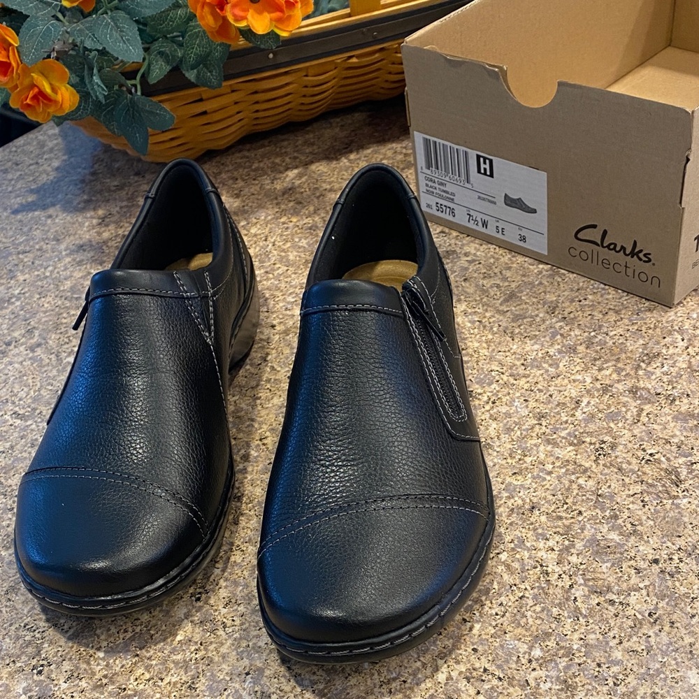 Clarks Collection Cora Giny Black Tumbled Leather Shoes 7.5 WIDE (PARTIAL BOX)